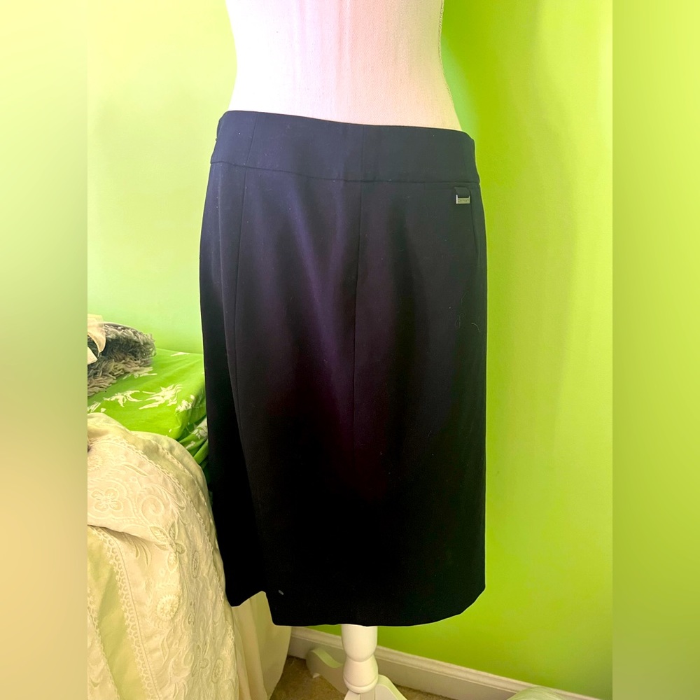 Navy blue Calvin Klein size 8 pencil skirt - used in good condition